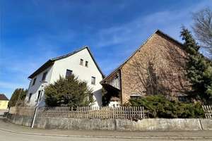 Wohnhaus mit großer Scheune - Platz für 7 Garagen - auf 1.700 m² Grundstück – Die vollständige Adresse der Immobilie erhältst du vom Anbieter., 88605 Sauldorf – Vorschaubild 2