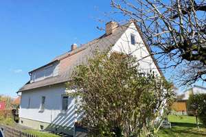 Ein- bis Zweifamilienhaus
mit Garage und Werkstatt
in Neu-Ulm/Reutti – Die vollständige Adresse der Immobilie erhältst du vom Anbieter., 89233 Neu-Ulm – Vorschaubild 2