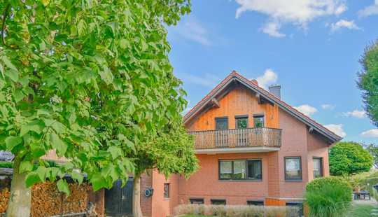 Bild von Ruhepol am Feldrand: Stilvolles Einfamilienhaus mit Garage