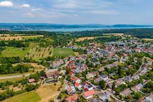 KN-Dettingen: Freistehendes Einfamilienhaus mit Garten, Garage und Einliegerbereich - frei 01.09.26 – Die vollständige Adresse der Immobilie erhältst du vom Anbieter., 78465 Dettingen, Konstanz – Vorschaubild 2