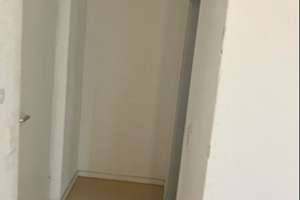 Sehr großzügige Zweizimmerwohnung im dritten Obergeschoss ohne Aufzug! – Dr.-Luppe-Platz 2, 90443 Steinbühl, Nürnberg – Vorschaubild 6