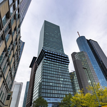 Meetings, Arbeit und Zusammenarbeit in unseren professionellen Business Center in Spaces Omniturm