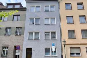 Düsseldorf-City: Gepflegtes Mehrfamilienhaus in ruhiger,  zentraler Lage