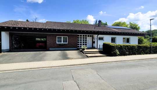 Bild von Zweifamilienhaus in begehrter Lage auf großem idyllischen Areal