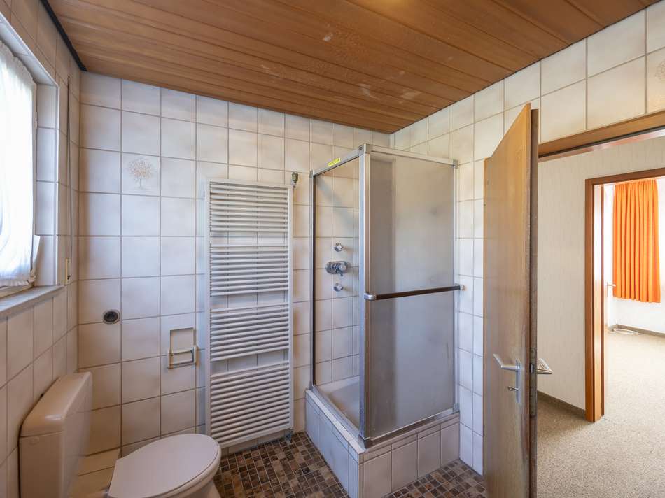 Badezimmer (EG)