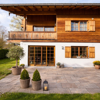 Ruhige und sonnige Gartenwohnung mit Kachelofen und Süd-Westgarten