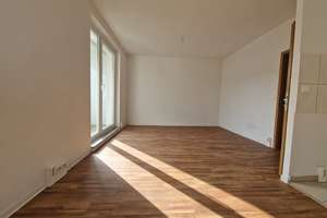 Südbalkon inklusive - drei Zimmer, Küche, Bad! – Arnold-Zweig-Str. 45, 39120 Leipziger Straße, Magdeburg – Vorschaubild 3