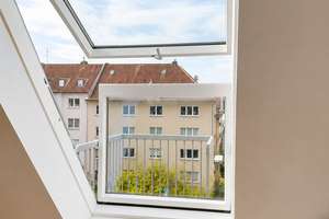 Charmant möblierte Zweizimmerdachgeschosswohnung mit EBK – 40235 Grafenberg, Düsseldorf – Vorschaubild 6
