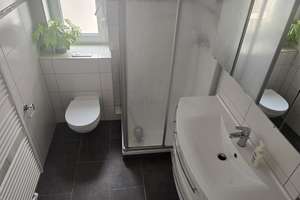 Sanierte 4-Zimmer-Doppelhaushälfte mit Wärmepumpe – Frankfurt-Nieder-Eschbach – 60437 Nieder-Eschbach, Frankfurt am Main – Vorschaubild 3