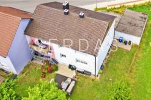 Gepflegtes Zweifamilienhaus mit weitläufigem Grundstück in begehrter Wohnlage – Die vollständige Adresse der Immobilie erhältst du vom Anbieter., 85053 Südost, Ingolstadt – Vorschaubild 3