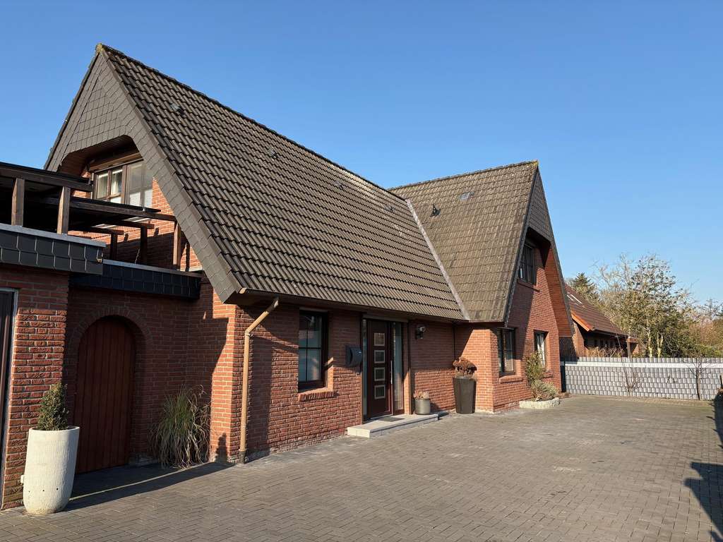 Immobilie in Nortmoor - Außergewöhnliches, großzügiges Einfamilienhaus in ruhiger Wohnlage von Nortmoor - Bild 1