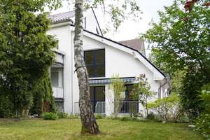 * Freundlich heller Wohnkomfort auf 3 Ebenen * - Reihenendhaus mit Gartenanteil in Burgdorf – Die vollständige Adresse der Immobilie erhältst du vom Anbieter., 31303 Burgdorf – Vorschaubild 1