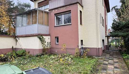 Bild von Mehrfamilienhaus mit 6 Wohneinheiten, großem Garten und Garage