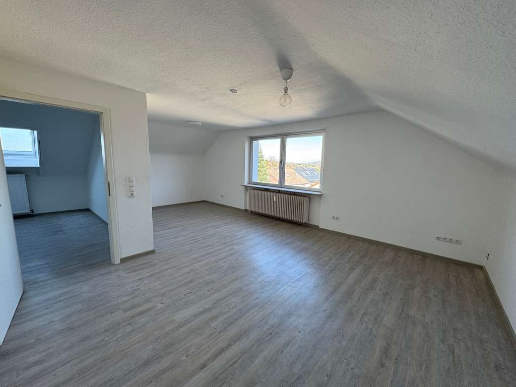 Immobilie in Enkenbach-Alsenborn - Dachgeschoss-Glück: 2 ZKB, renoviert in Enkenbach-Alsenborn - Bild 0