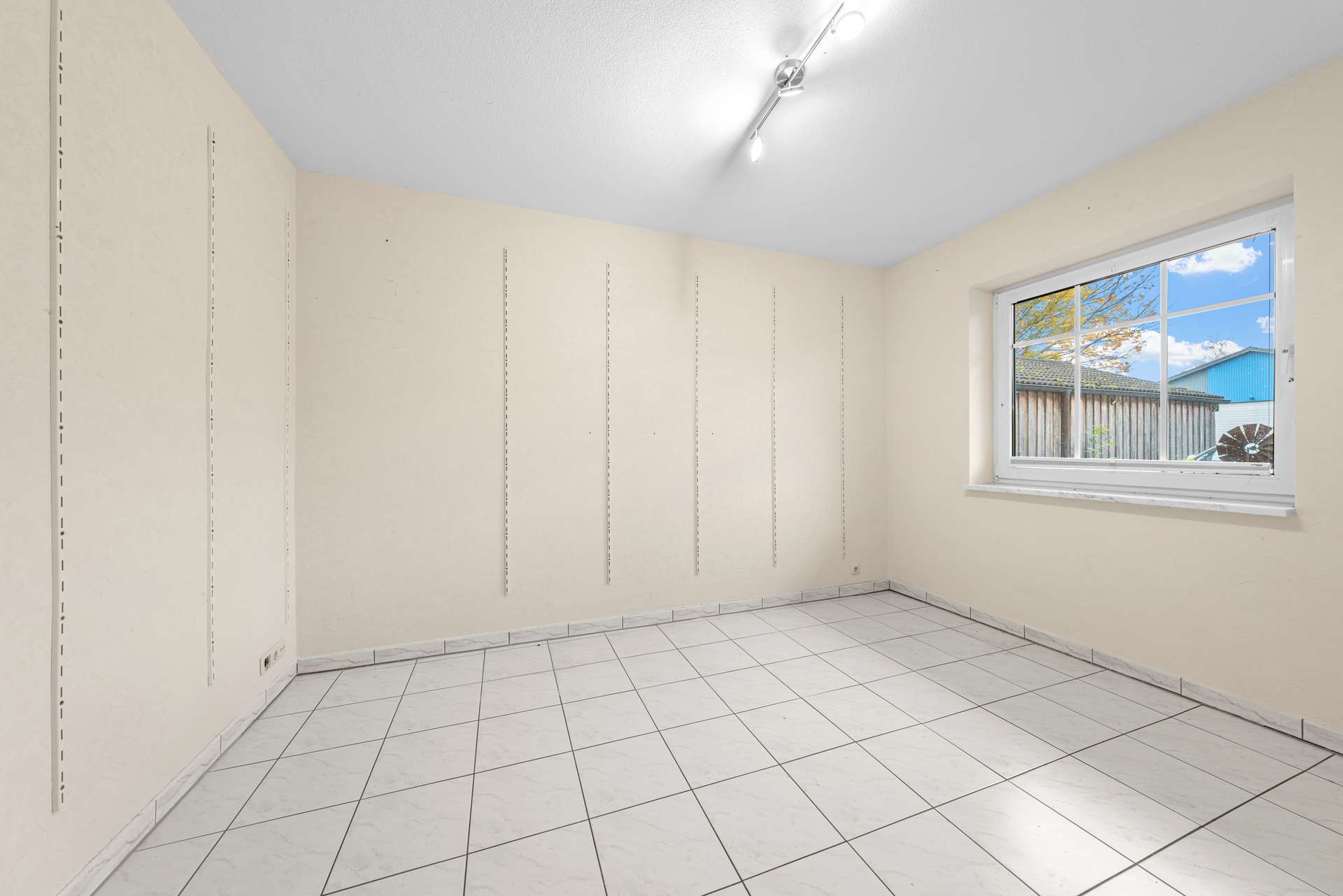 Immobilie in Hasenkrug - Ein Zuhause mit doppelter Stärke - Wohnen und Arbeiten unter einem Dach! - Bild 8