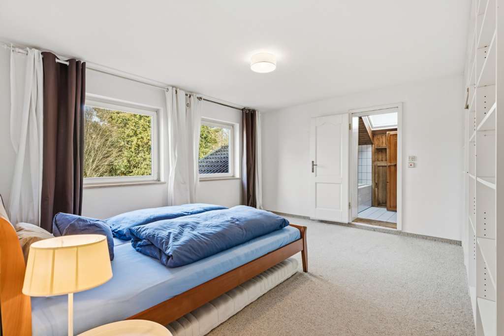 Immobilie in Krailling - Villa auf ca. 809 m² Hammergrundstück in Toplage von Krailling, Bj. 1978, ca. 190 m² Wfl, Sauna - Bild 3