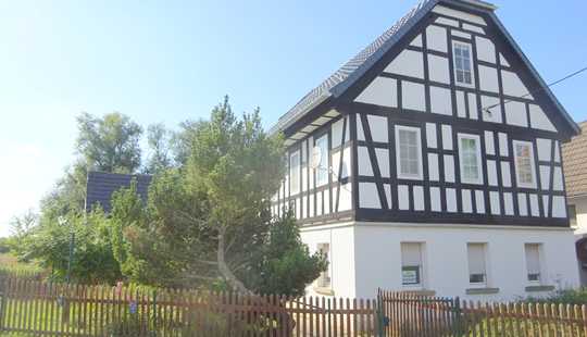 Bild von Einfamilienhaus mit kleinem Garten in sehr ruhiger Dorflage