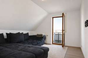 Charmante 2-Zimmer-Wohnung mit zwei Balkonen und moderner Einbauküche! – Klosterweg 17, 89233 Neu-Ulm – Vorschaubild 2