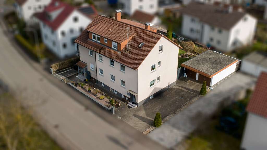 Immobilie in Steinheim am Albuch - Attraktives Mehrfamilienhaus mit 3 Wohneinheiten – ideal für Eigennutzer & Kapitalanleger - Bild 1