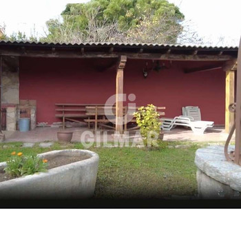 Diese prächtige, freistehende Villa mit spektakulärer Aussicht befindet sich in El Molar, Madrid. Si