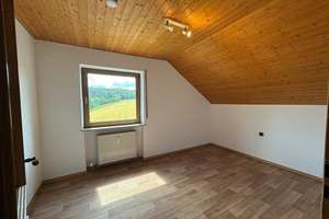 Dachgeschosswohnung mit Fernblick und absolut ruhiger Wohnlage von Neunburg vorm Wald zu vermieten – Die vollständige Adresse der Immobilie erhältst du vom Anbieter., 92431 Neunburg vorm Wald – Vorschaubild 10