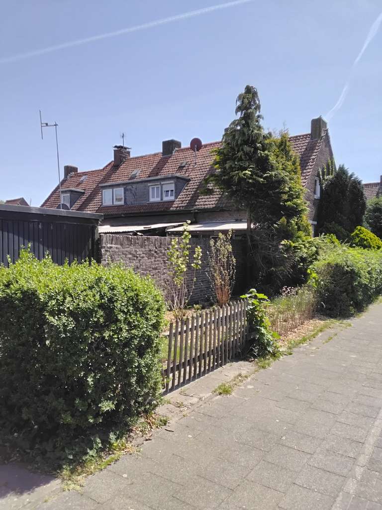 Immobilie in Gronau - Charmantes, vermietetes, teilweise renoviertes und modernisiertes Reihenendhaus mit Garage - Bild 2