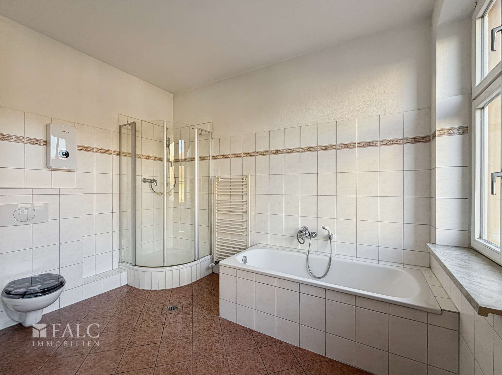 Immobilie in Stendal - Provisionsfrei. Imposantes Eckhaus in zentraler Lage - Investieren mit Perspektive - Bild 2