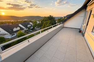 Attraktive Maisonettewohnung mit schöner Dachloggia und tollem Blick in Trier-Feyen