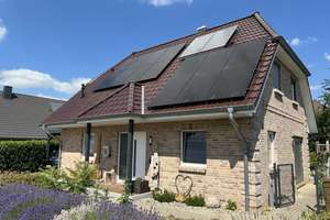Modernes Einfamilienhaus mit Photovoltaikanlage und Garten in Wacken – Die vollständige Adresse der Immobilie erhältst du vom Anbieter., 25596 Wacken – Vorschaubild 1