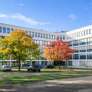 BNPP RE - Lichtdurchflutete Bürofläche und viele Parkplätze