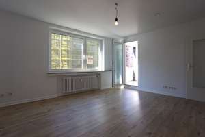 SCHÖNE HELLE 2 ZIMMER WOHNUNG MIT EINBAUKÜCHE IM HERZEN VON ELLER – Gumbertstraße 183, 40229 Eller, Düsseldorf – Vorschaubild 3