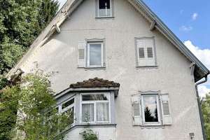 Großzügiges Zwei-Familienhaus mit Charme in traumhafter Stadtrandlage und schönem Waldblick – Die vollständige Adresse der Immobilie erhältst du vom Anbieter., 72250 Freudenstadt – Vorschaubild 1