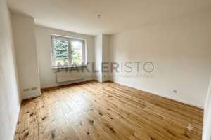 **Moderne 2-Zimmer-Wohnung mit Parkett, Loggia & künftigem Balkon**