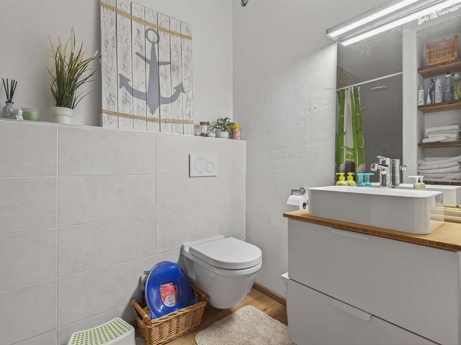 Badezimmer EG mit Dusche