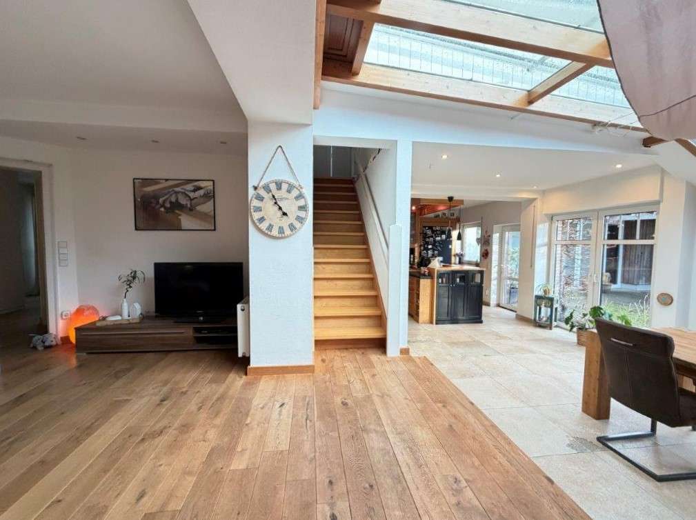 Immobilie in Rhede - Charakter statt Standard – stilvolles Wohnunikat in ruhiger Lage in Rhede mit Garage und Kamin - Bild 1