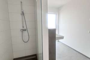 Großzügige 3-Zi-Wohnung mit Balkon-Loggia, zwei Bädern, großen Schlafzimmern und offener Küche – Im Dorf 14, 51381 Lützenkirchen, Leverkusen – Vorschaubild 8