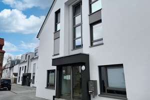 Neuwertige Dreizimmerwohnung mit Küche, Südbalkon und Stellplatz in Mainz-Laubenheim
