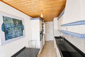 3- Zimmer- ETW mit hochwertiger Einbauküche, saniertem Bad u. Garage – Im Blumengarten 1, 75181 Huchenfeld, Pforzheim – Vorschaubild 2