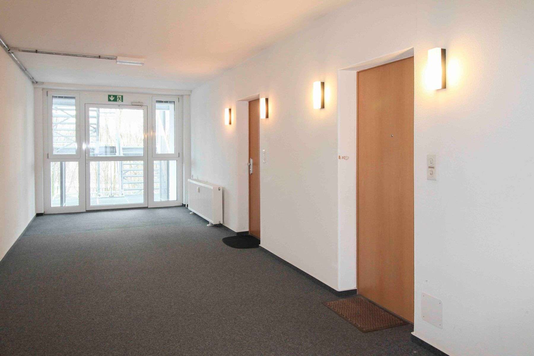 Bezugsfrei & mit Potenzial: 1,5-Zimmer-Wohnung mit Aufzug und Balkon in Sankt-Augustin, Rhein Sieg Kreis – Bild 3