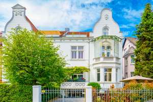 Jugendstil in Waldhausen: Exklusives Apartment über 2 Ebenen mit Vorgarten und Stellplatz