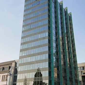 Bürohochhaus im Bankenviertel mit Mainblick | provisionsfrei