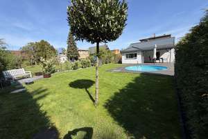Gepflegtes Einfamilienhaus mit Pool in ruhiger Lage