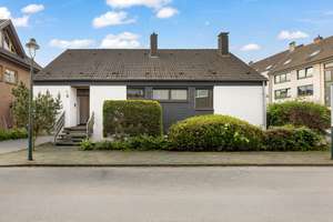 Viel Platz für neue Wohnideen - Freistehendes Einfamilienhaus in Benrath – Die vollständige Adresse der Immobilie erhältst du vom Anbieter., 40597 Benrath, Düsseldorf – Vorschaubild 2