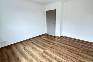 Familienfreundliche DHH mit Terasse und Garage ab sofort – Hauptstraße 24 b, 89352 Ellzee – Vorschaubild 5