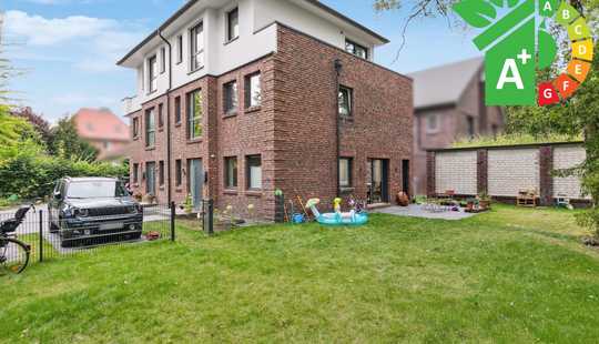 Bild von Architekten-Doppelhaushälfte in Volksdorf mit Garten und Dachterrasse 