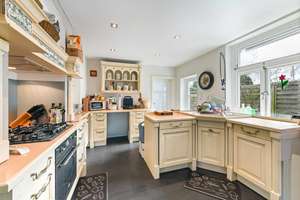 Property thumbnail 10