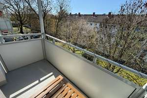 F - Eckenheim nähe Dornbusch, sehr schöne 2 Zi. ETW, EBK, Tgl. Bad, Balkon in ruhiger Lage!