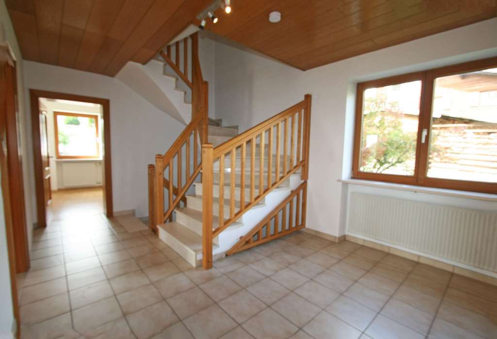 Immobilie in Marklkofen - Freistehendes  Einfamilienhaus im gemütlichen Landhausstil - Bild 4