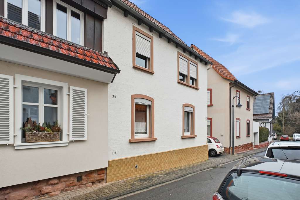 Immobilie in Herxheim - Charmantes Wohnhaus mit ausgebautem Dachgeschoss und Potenzial in Herxheim - Bild 1