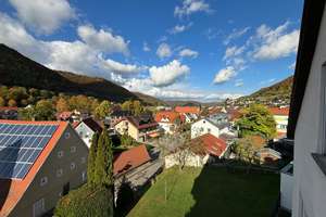 Tolle 4-Zimmer-DG-Wohnung in Bad Überkingen mit Aussicht – Die vollständige Adresse der Immobilie erhältst du vom Anbieter., 73337 Bad Überkingen – Vorschaubild 2